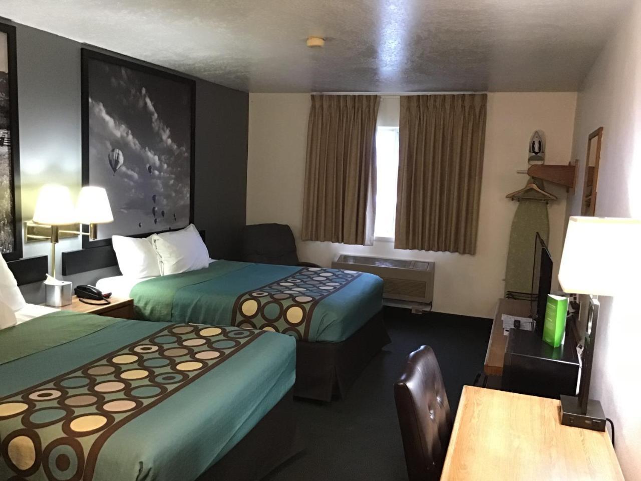 Hotel Super 8 By Wyndham Rexburg Exterior foto